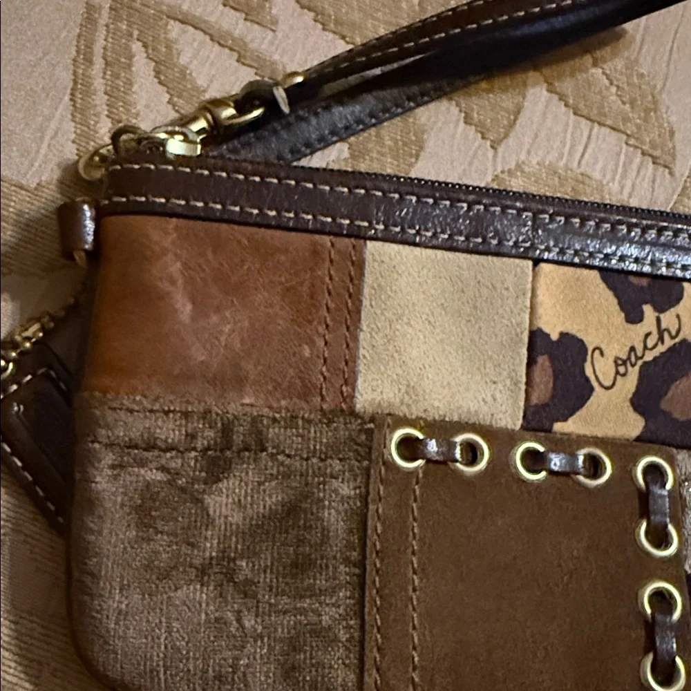 Coach Vintage Signature Patchwork wristlet preowned - Picture 10 of 16
